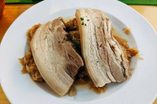 vin suisse avec la choucroute